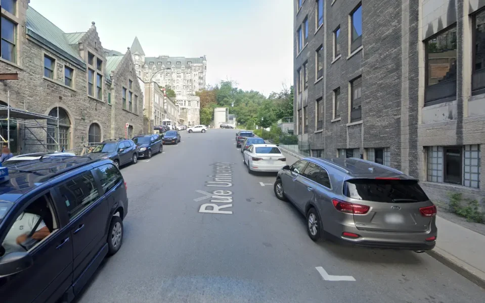 Rue University, entre l&rsquo;avenue des Pins et l&rsquo;impasse